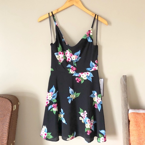 🌿 Drape Front Floral Little Black Dress - Picture 3 of 7
